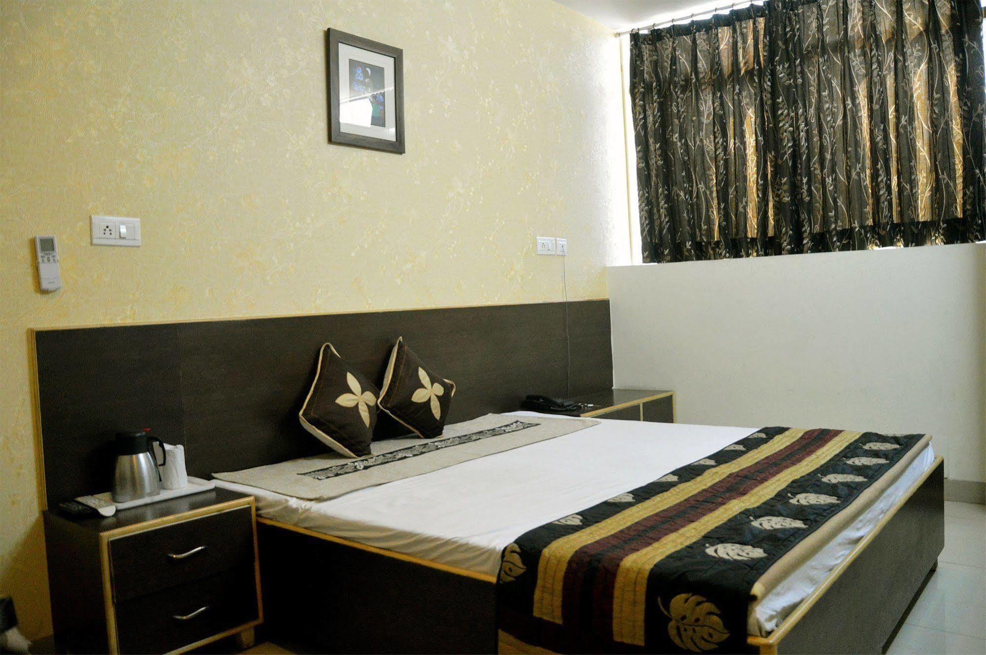 Hotel Ananta Inn Dzsaipur Kültér fotó